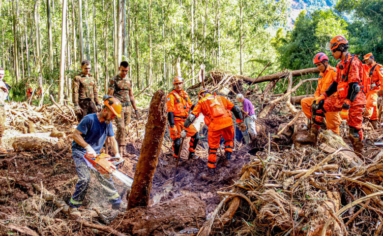 Bombeiros militares do Tocantins intensificam buscas por vítimas da tragédia no Rio Grande do Sul