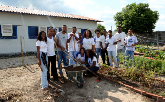 Escola Santa Rita do Rio Palma, de Paranã, recebe prêmio do Governo do Tocantins por projeto que promove a alimentação saudável