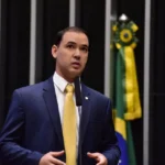 Deputado Vicentinho Júnior assume cargo de secretário extraordinário no governo