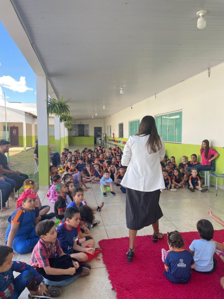 Advogada Bruna Brito realiza palestra sobre combate ao Bullying no Centro Educacional Ebenézer de Lagoa da Confusão