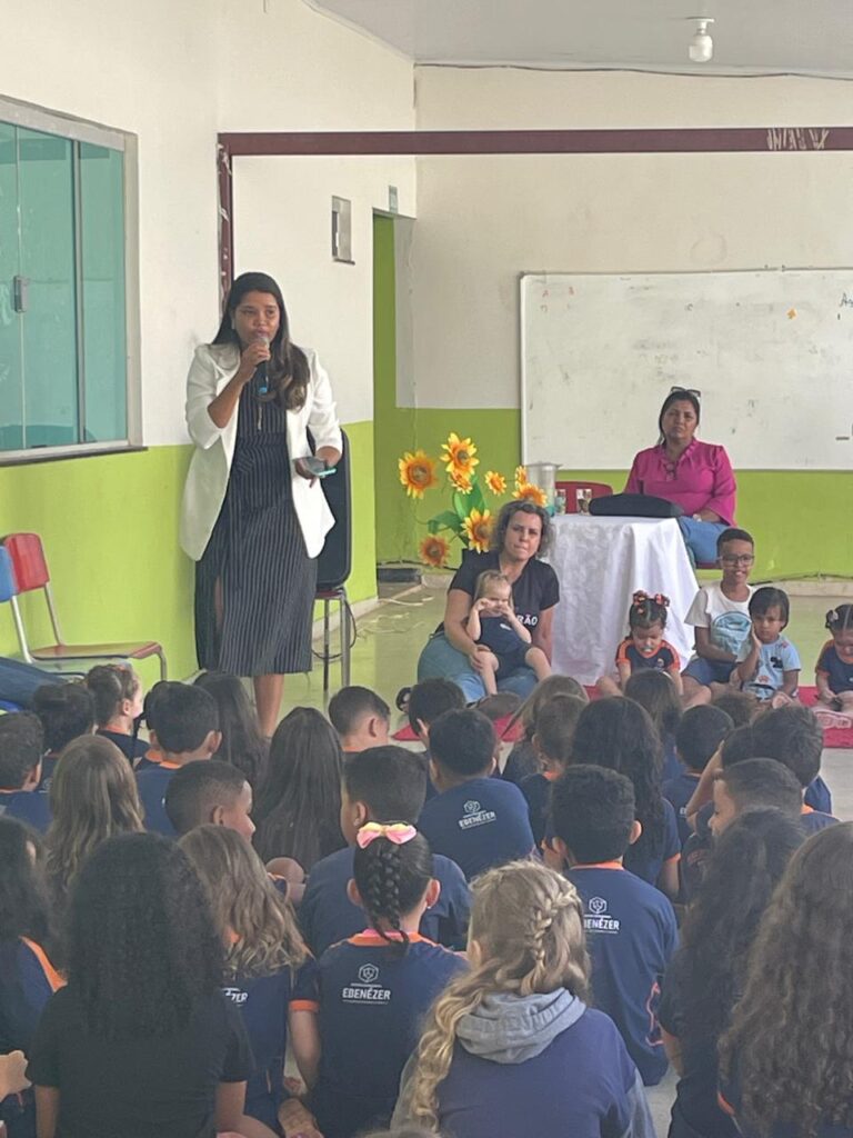 Advogada Bruna Brito realiza palestra sobre combate ao Bullying no Centro Educacional Ebenézer de Lagoa da Confusão