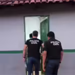 Suspeito de tentar marcar encontro com adolescente pela internet é flagrado com pornografia infantil e vai preso
