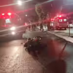 Dois homens morrem após moto perder o controle em avenida e bater em árvore