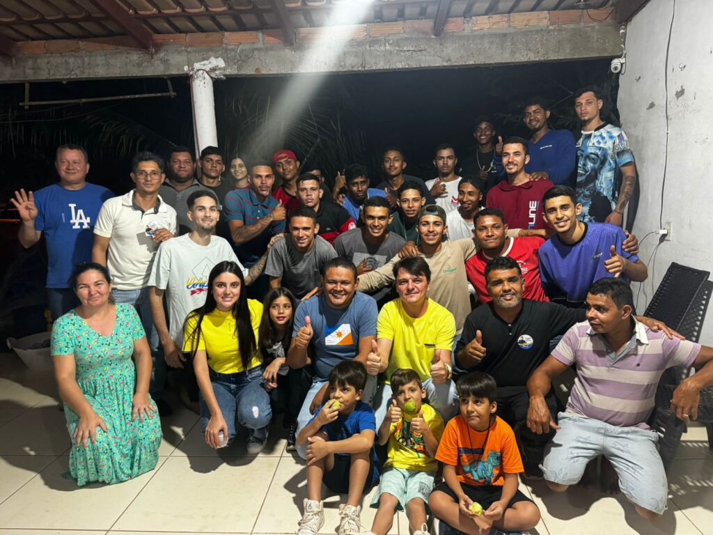 Prefeito Thiago Lagoense e candidato a vereador Professor Paulinho dialogam com jovens sobre esportes radicais