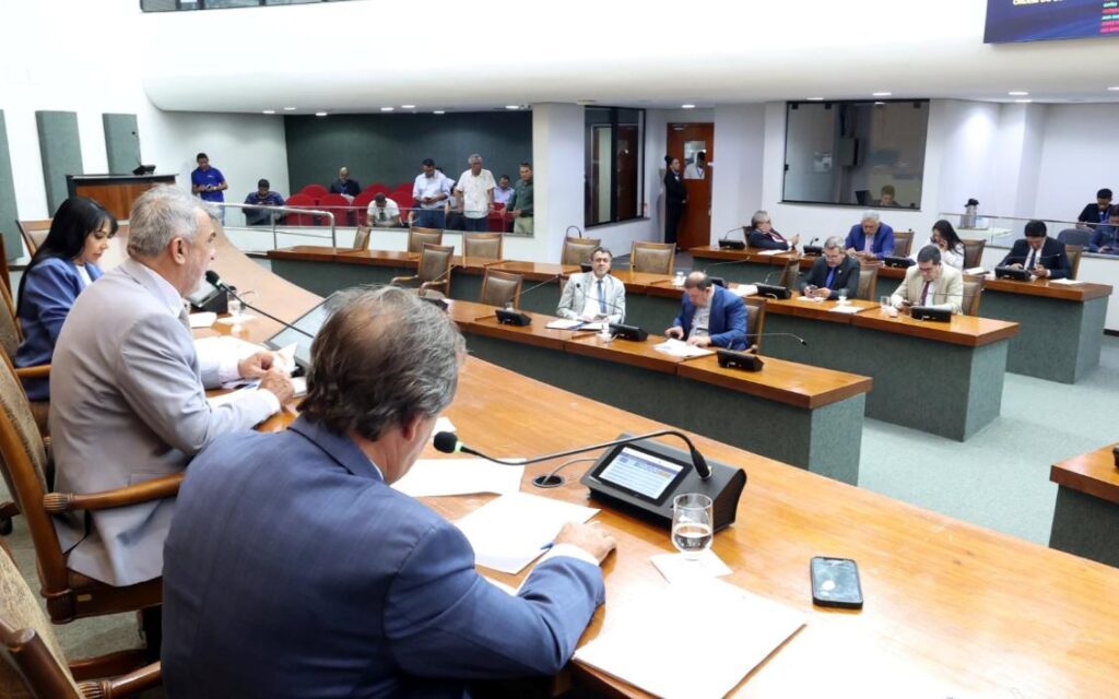 Deputados do Tocantins aprovam projetos que beneficiam contribuintes e cultura local