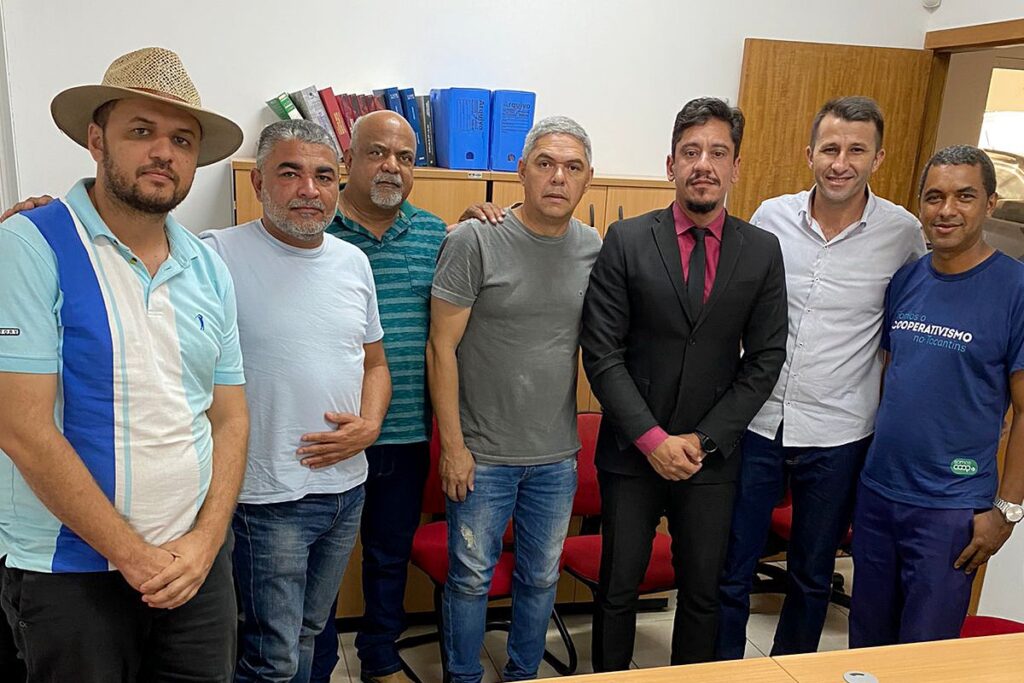 Promotor eleitoral da 15ª zona de Formoso do Araguaia realiza reunião com zandidatos e firma “Pacto por uma Campanha Limpa”