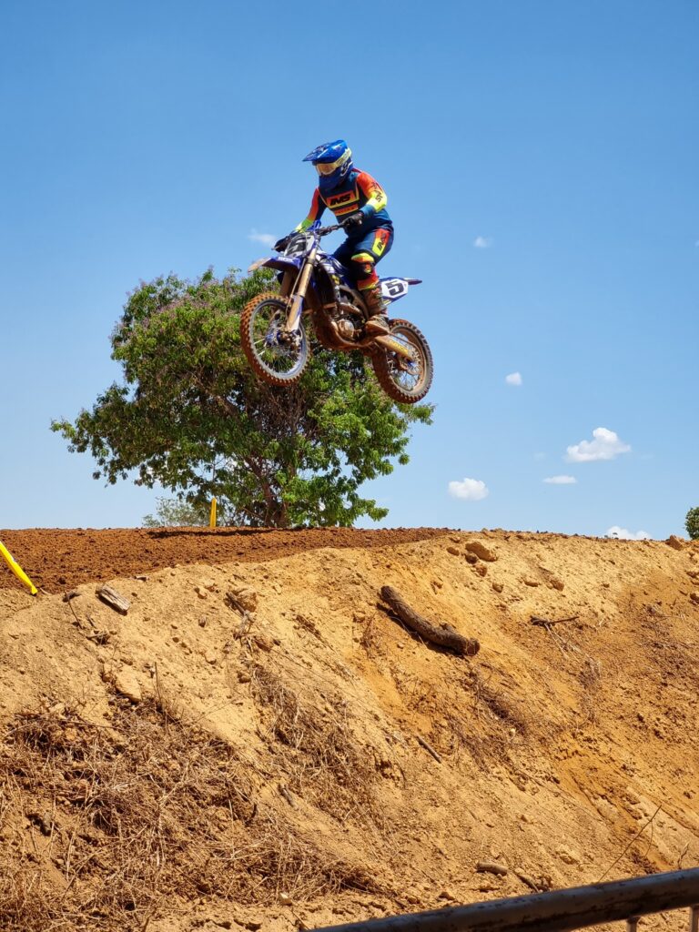 Lagoa da Confusão sedia etapa final do Estadual de Moto Cross com grande público e emoção