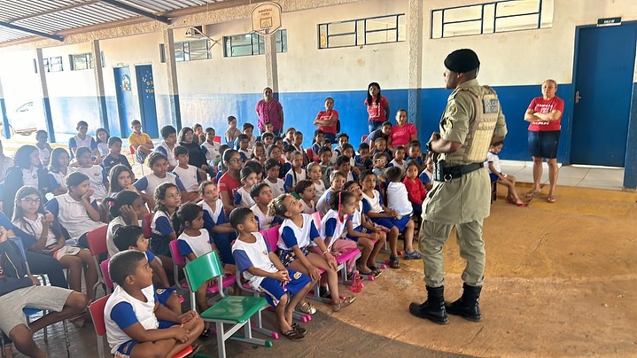 Policiais militares de Lagoa da Confusão realizam palestra educativa na Escola Municipal do Assentamento Loroty