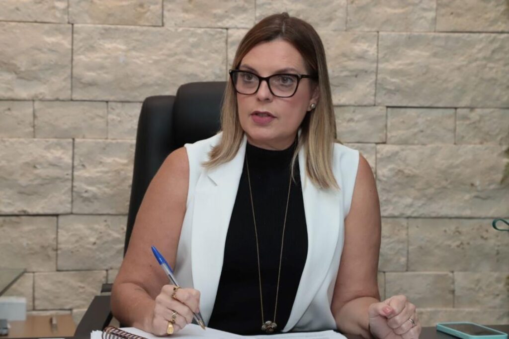 Deputada Claudia Lelis apresenta 18 emendas à LDO 2025 visando infraestrutura, turismo e proteção social