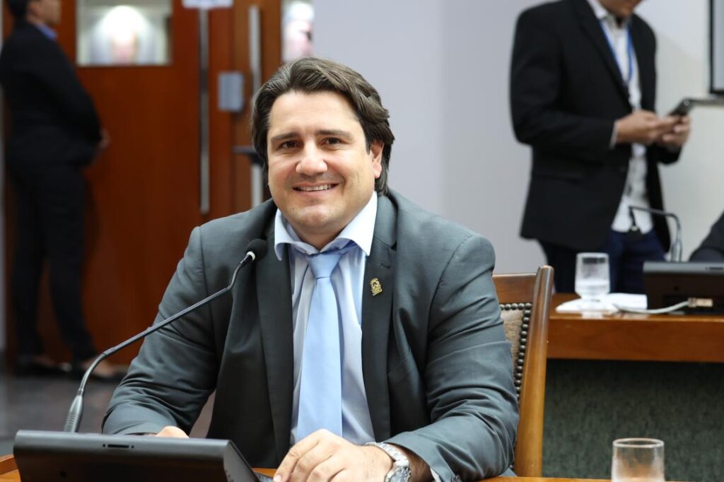 Deputado Eduardo Fortes apresenta projeto para inclusão de jovens autistas no mercado de trabalho