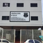 Mãe é presa suspeita de estuprar a filha, gravar vídeos dos crimes e vendê-los para homens