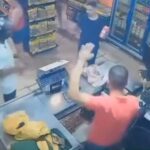 Câmera de segurança flagra dupla armada rendendo funcionários e clientes, e roubando supermercado em Pium; Veja as imagens