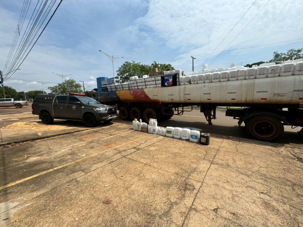 Polícia Militar intercepta caminhão transportando agrotóxicos de forma irregular em Silvanópolis