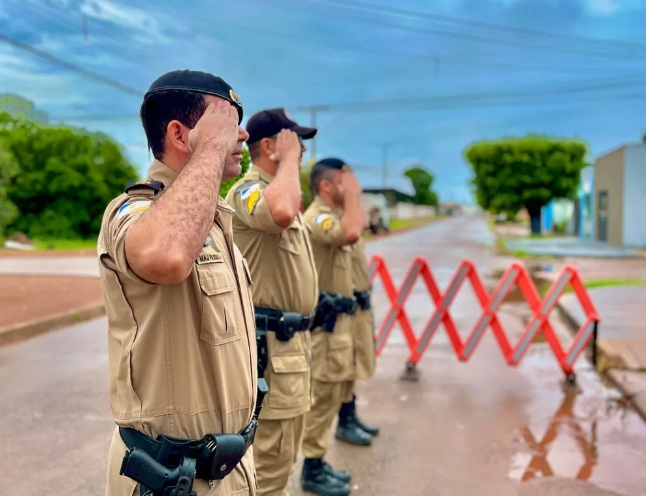 Polícia Militar realiza solenidade em homenagem ao Dia da Bandeira em Lagoa da Confusão