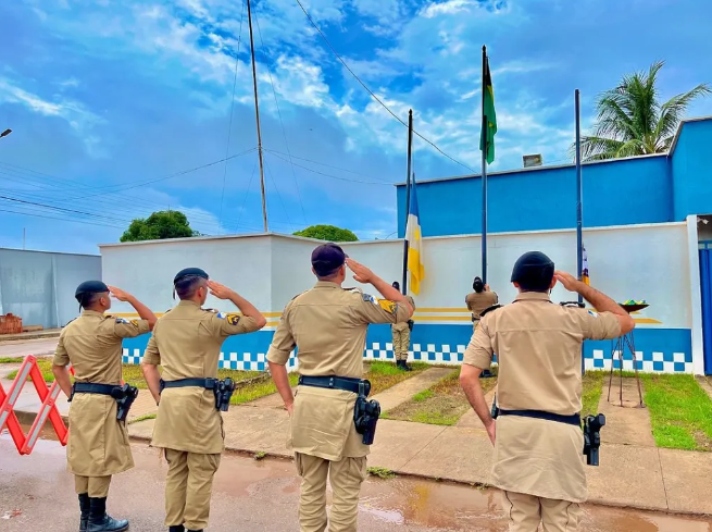 Polícia Militar realiza solenidade em homenagem ao Dia da Bandeira em Lagoa da Confusão