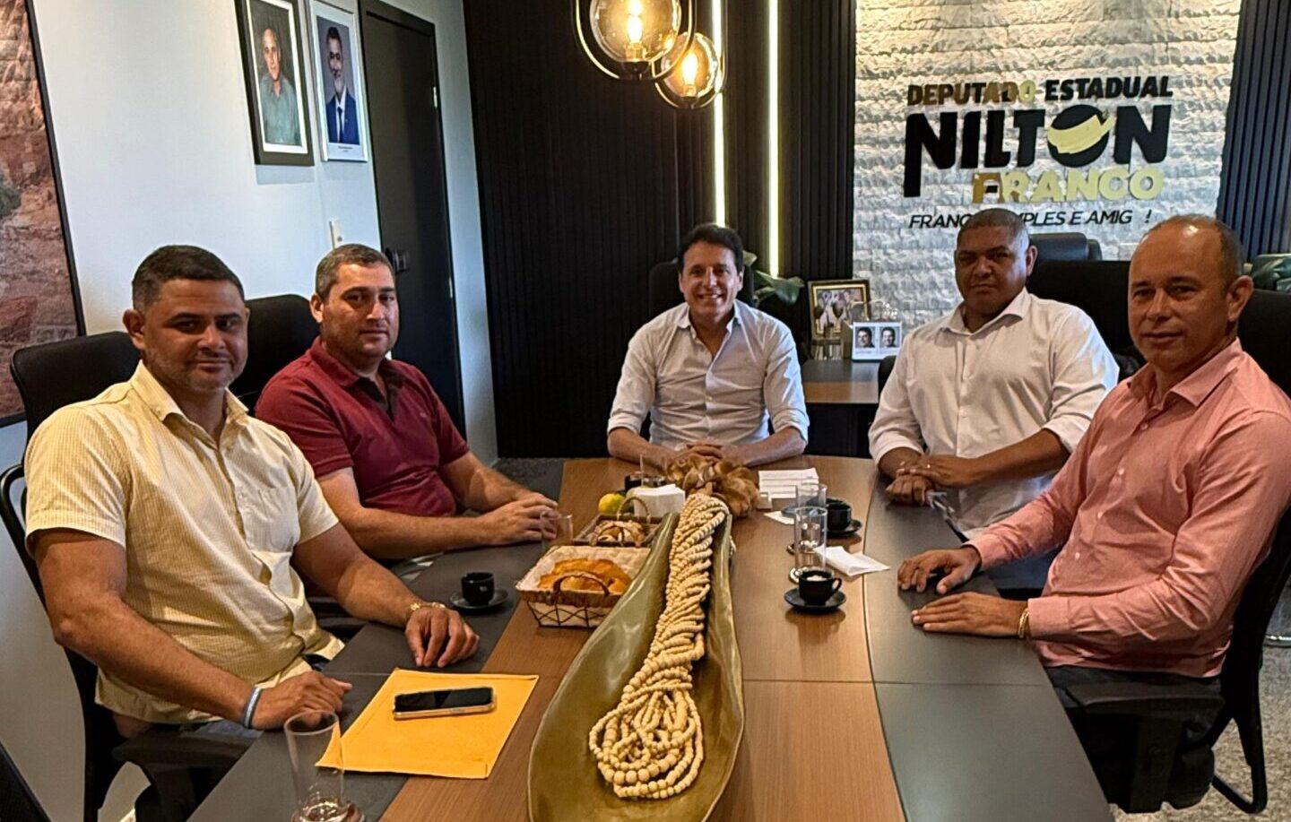 Deputado Nilton Franco recebe lideranças de todo o Tocantins com gabinete lotado na Assembléia Legislativa