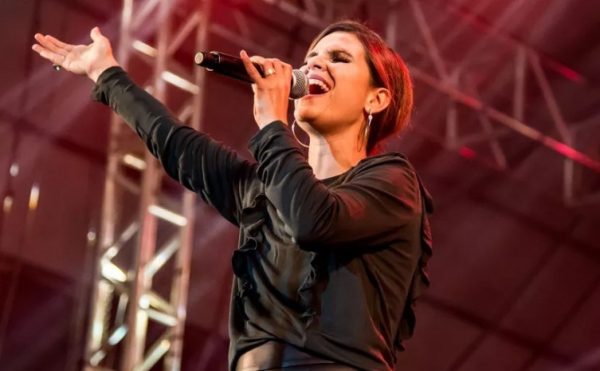 Carnaval do Governo do Tocantins tem início com show de Aline Barros na Praça dos Girassóis