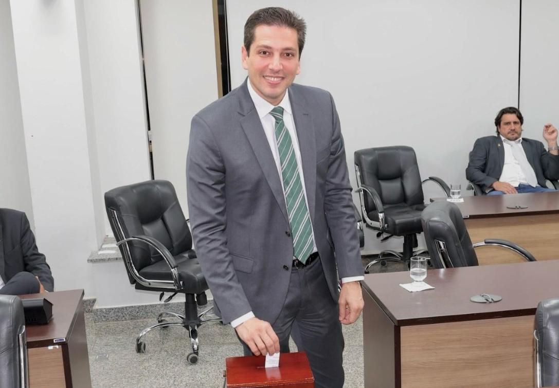 Olyntho Neto é Reeleito Presidente da Comissão de Finanças da ALETO