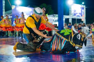 Com shows, quadrilhas e emoção, 1ª noite do 4º Arraiá no Paraíso celebra cultura junina e reúne famílias em clima de festa
