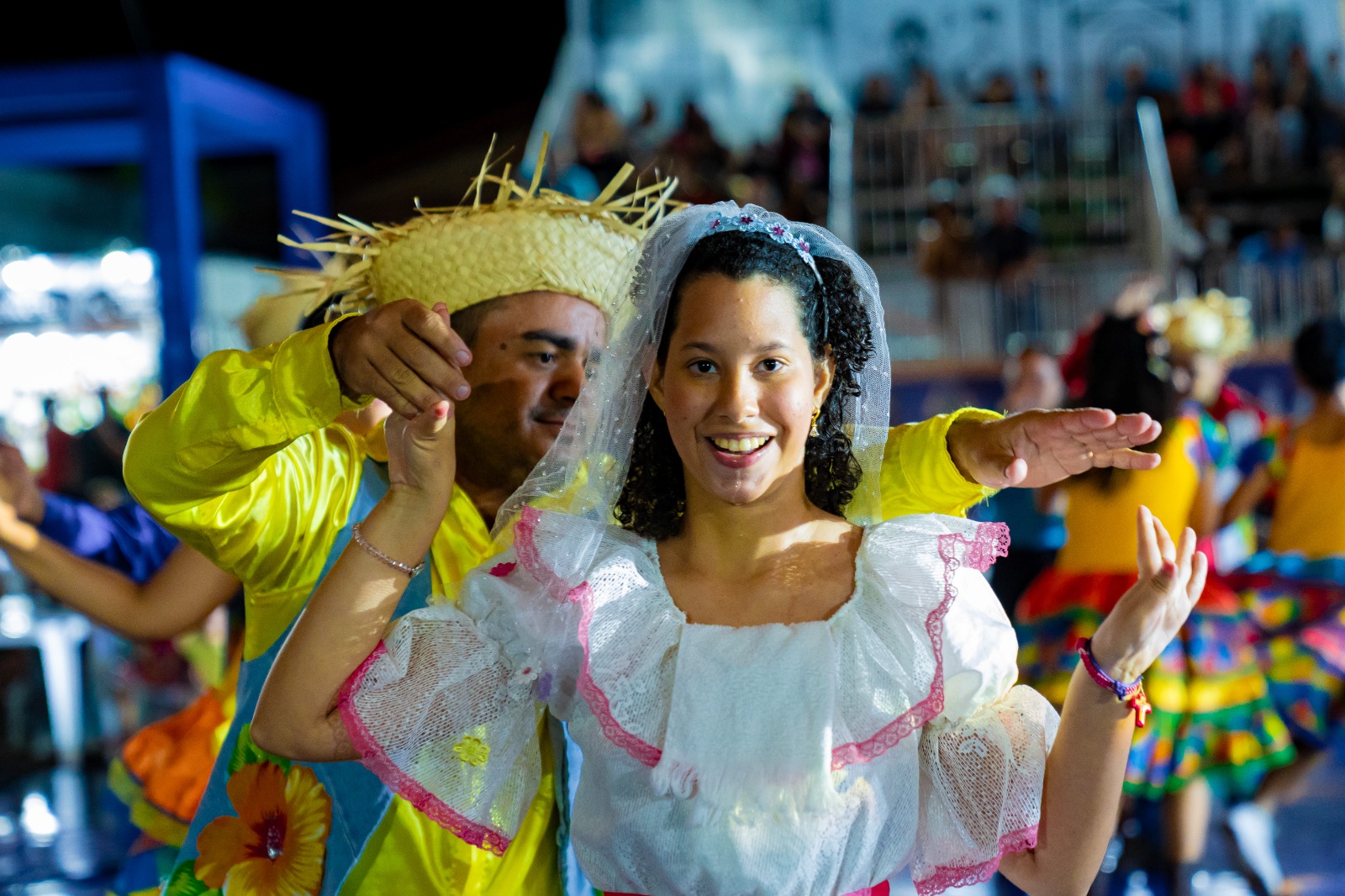 Com shows, quadrilhas e emoção, 1ª noite do 4º Arraiá no Paraíso celebra cultura junina e reúne famílias em clima de festa