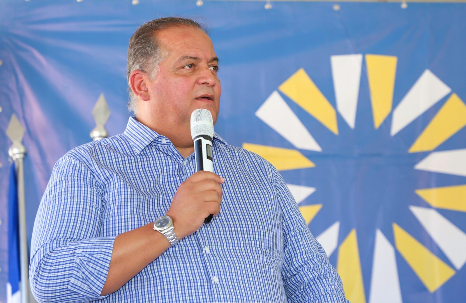 Senador Eduardo Gomes anuncia R$ 5 milhões para recuperação de estradas vicinais durante evento em Paranã