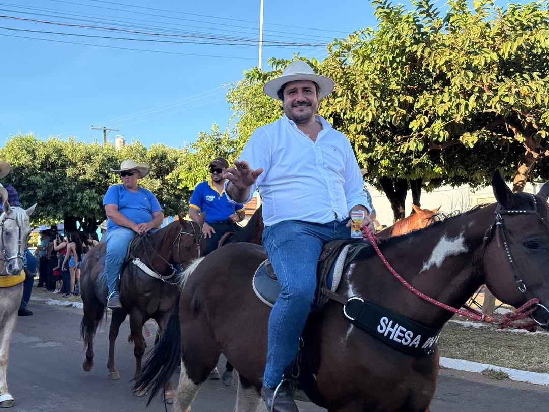 Deputado Eduardo Fortes participa da tradicional cavalgada de Formoso do Araguaia ao lado de lideranças locais Deputado Eduardo Fortes participa da tradicional cavalgada de Formoso do Araguaia ao lado de lideranças locais