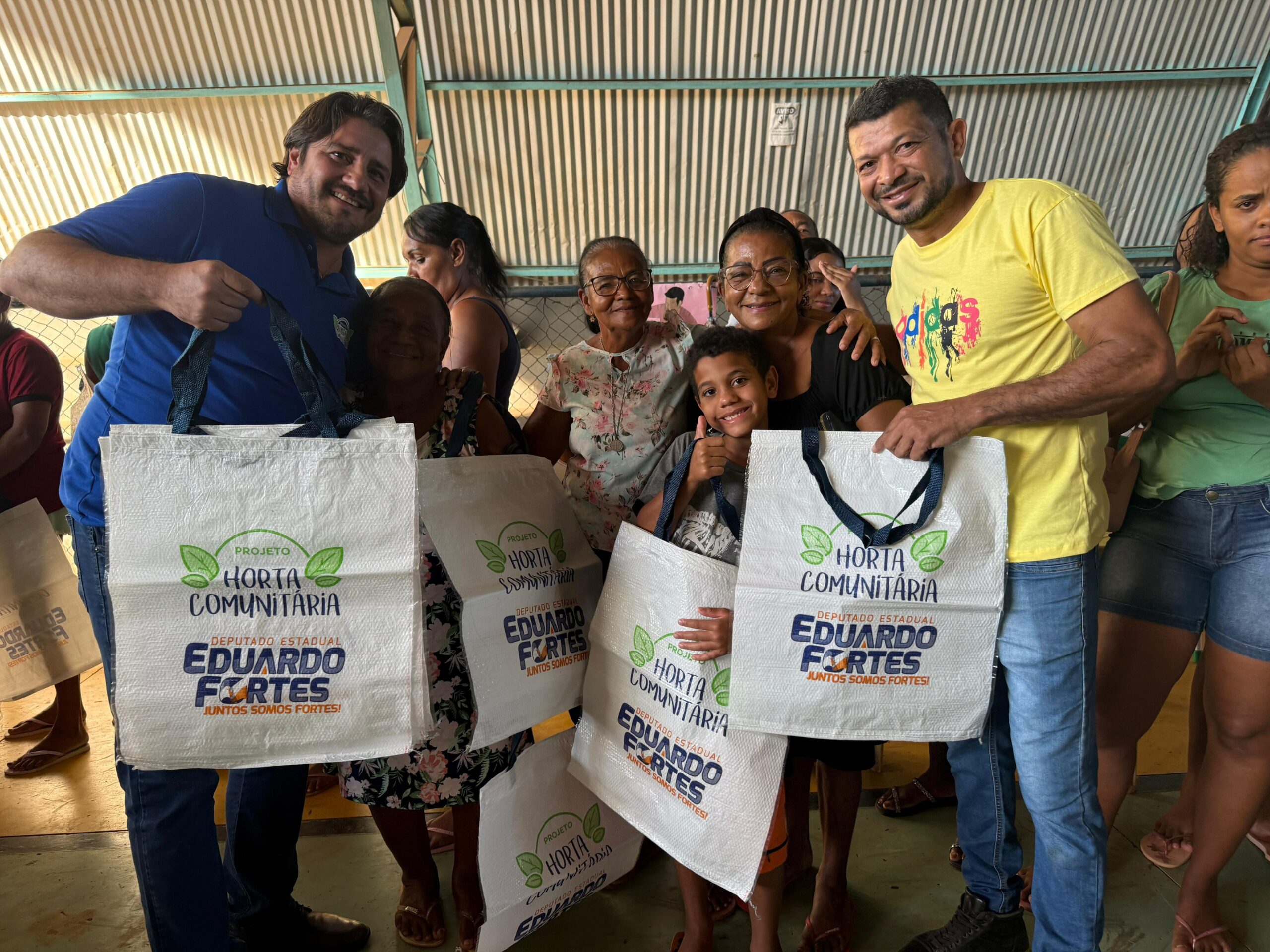 Deputado Eduardo Fortes entrega 2,5 toneladas de alimentos para mais de 500 famílias em Santa Rosa do Tocantins