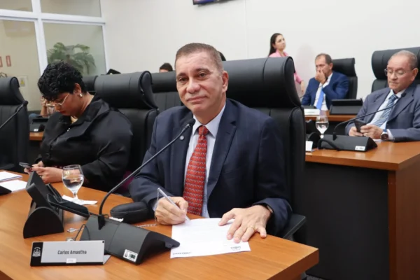 Vereador Amastha deixa mandato na Câmara para assumir secretaria e abre caminho para suplente envolvido em escândalo de R$ 300 mil