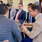 Carlos Velozo reúne secretariado após prisão de Eduardo Siqueira Campos e garante continuidade da gestão