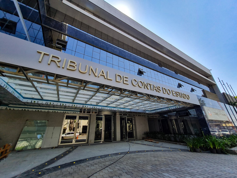 Tribunal de Contas do RS lança concurso com 45 vagas e salários de até R$ 20,5 mil