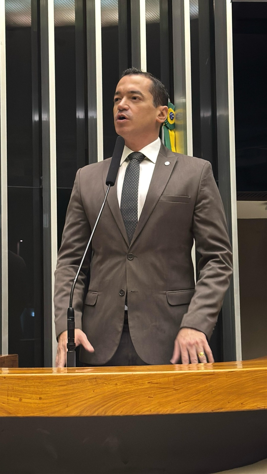 Deputado Alexandre Guimarães denuncia “ditadura da toga” e defende geração de empregos como verdadeiro programa social