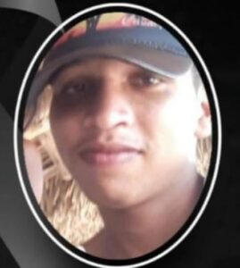 Mulher mata companheiro com golpe de faca no pescoço após ser agredida em Formoso do Araguaia Mulher mata companheiro com golpe de faca no pescoço após ser agredida em Formoso do Araguaia