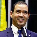 Apoio declarado de Vicentinho Júnior a Laurez expõe crise na futura federação União Brasil–PP no Tocantins