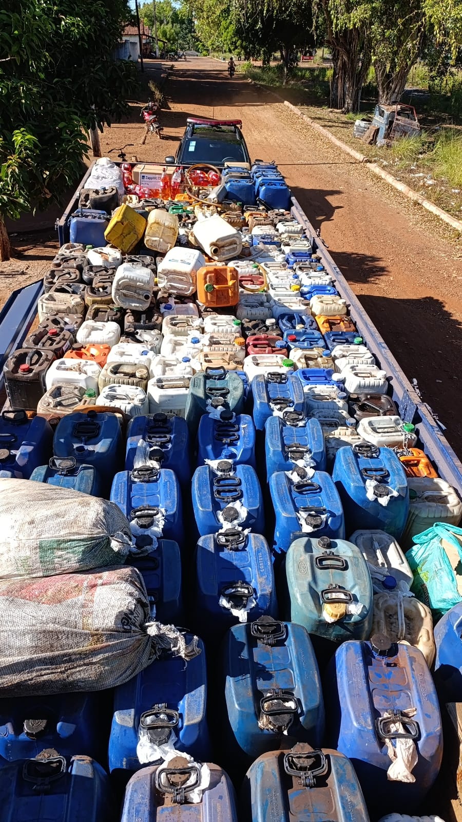 Polícia Civil deflagra operação contra furto de gado e comércio ilegal de combustíveis e agrotóxicos em Araguatins