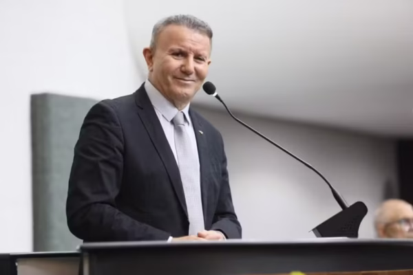 Prefeito afastado de Palmas deve permanecer em UTI sob vigilância contínua por até 72 horas após sofrer infarto