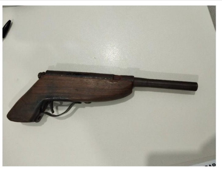 Polícia Militar apreende armas e prende dois homens por porte ilegal e ataque com arma de fogo em Porto Nacional
