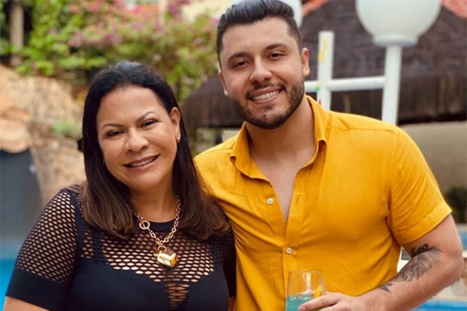 Justiça concede guarda provisória de Léo, filho de Marília Mendonça, ao pai Murilo Huff