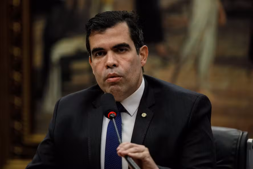 CPMI do INSS: Ricardo Ayres perde relatoria em primeira derrota do governo no Congresso