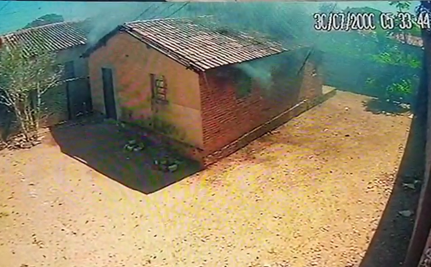 Mulher é indiciada por incendiar casa com filho dentro em Paraíso do Tocantins