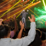 Governador Wanderlei Barbosa participa de show do padre Fábio de Melo durante festejo do Senhor do Bonfim em Natividade