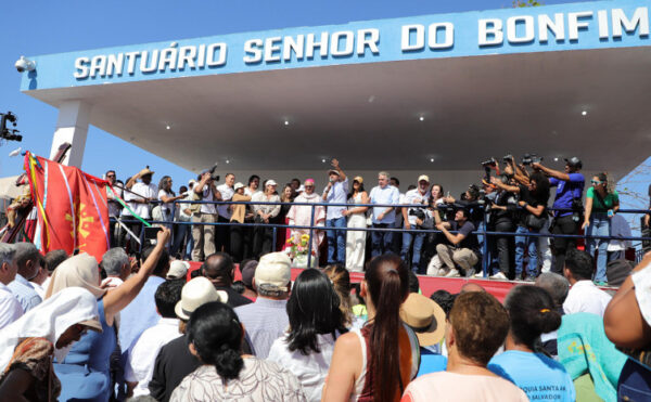 Governador Wanderlei Barbosa prestigia Missa Campal do Senhor do Bonfim em Natividade