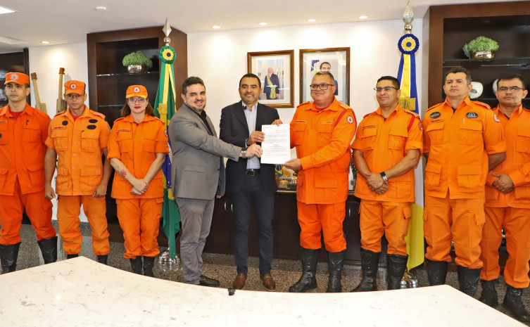 Tocantins firma contrato de R$ 45 milhões com o BNDES para fortalecer combate a queimadas e incêndios florestais