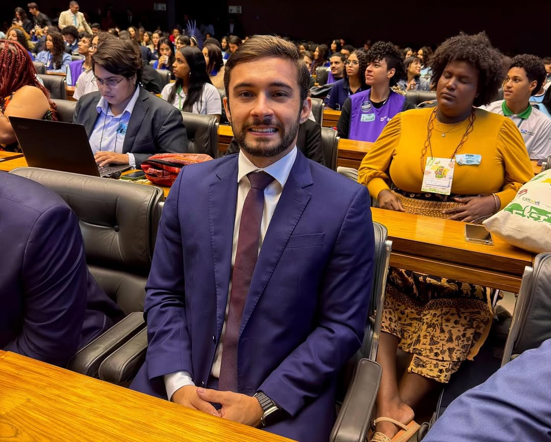 Entre o diálogo e a estratégia: quem é Raul Cayres, aposta da nova geração política