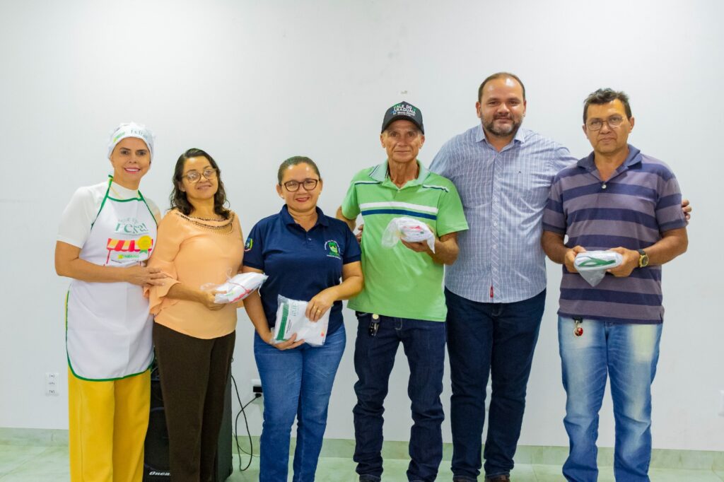 Prefeitura de Paraíso entrega kits a feirantes e promove ações de organização e higiene na feira coberta