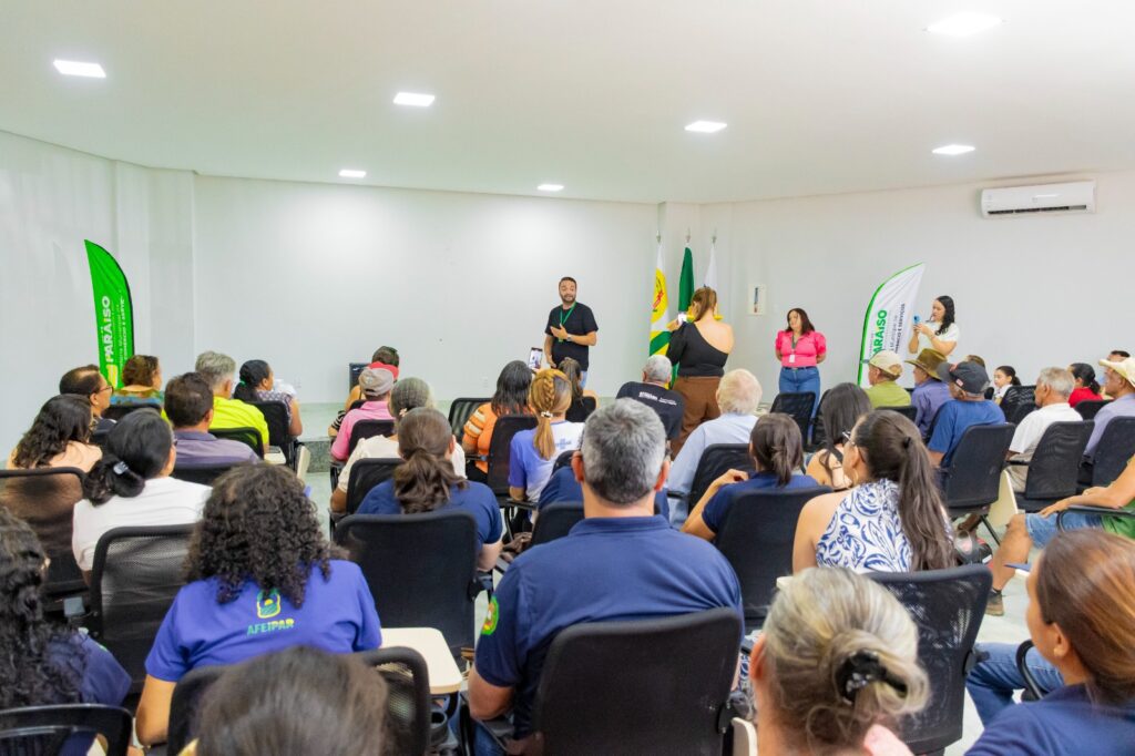 Prefeitura de Paraíso entrega kits a feirantes e promove ações de organização e higiene na feira coberta