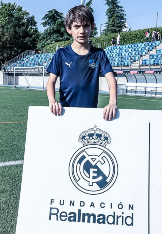 Da Capital ao Mundo: Menino de 9 anos de Palmas brilha na Europa e conquista título internacional de futebol