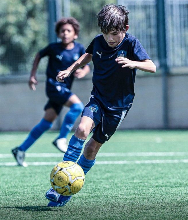 Da Capital ao Mundo: Menino de 9 anos de Palmas brilha na Europa e conquista título internacional de futebol