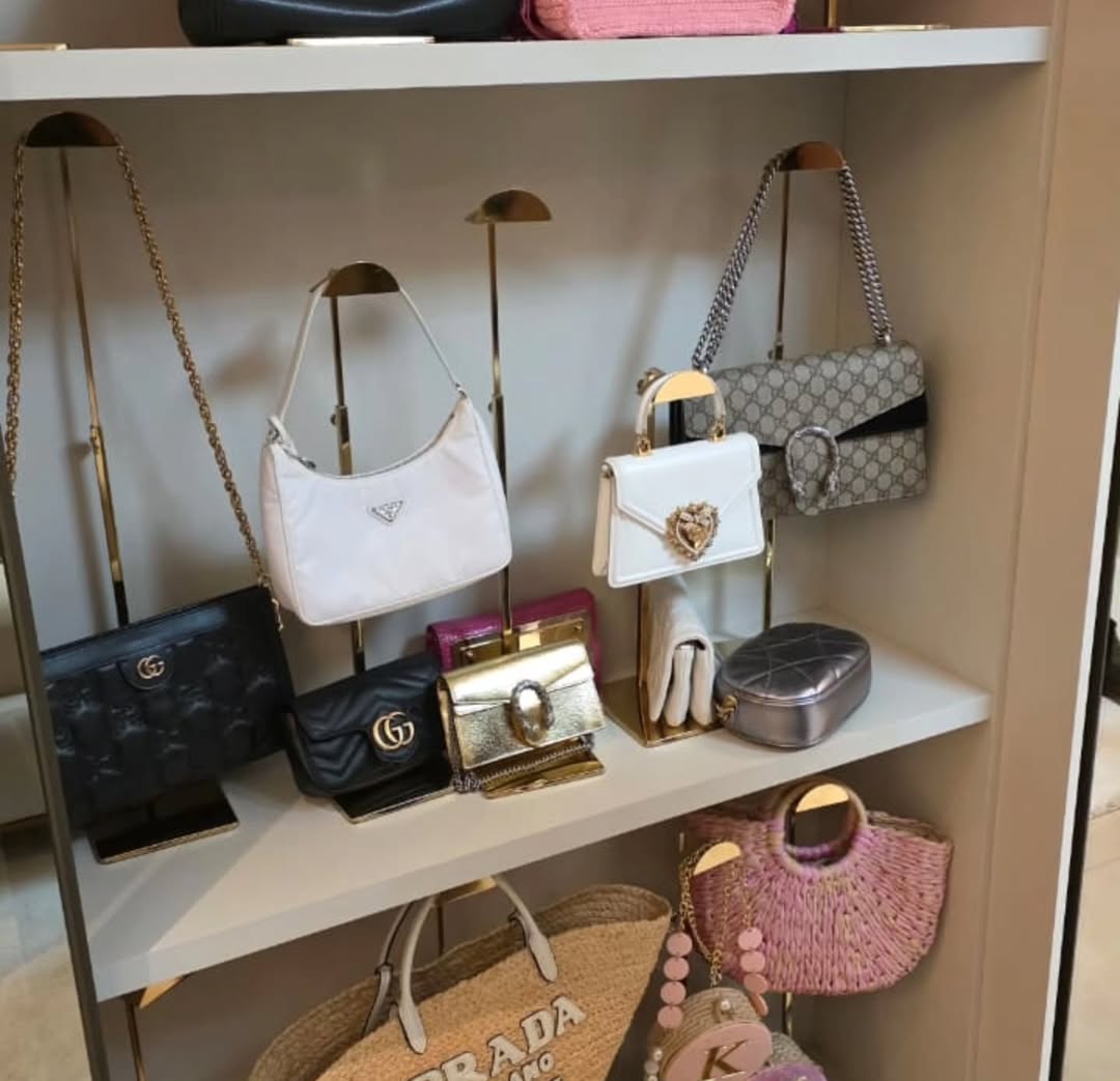 Imagens revelam apreensão de dinheiro, artigos de luxo e roleta na casa de Karol Digital em Araguaína Imagens revelam apreensão de dinheiro, artigos de luxo e roleta na casa de Karol Digital em Araguaína