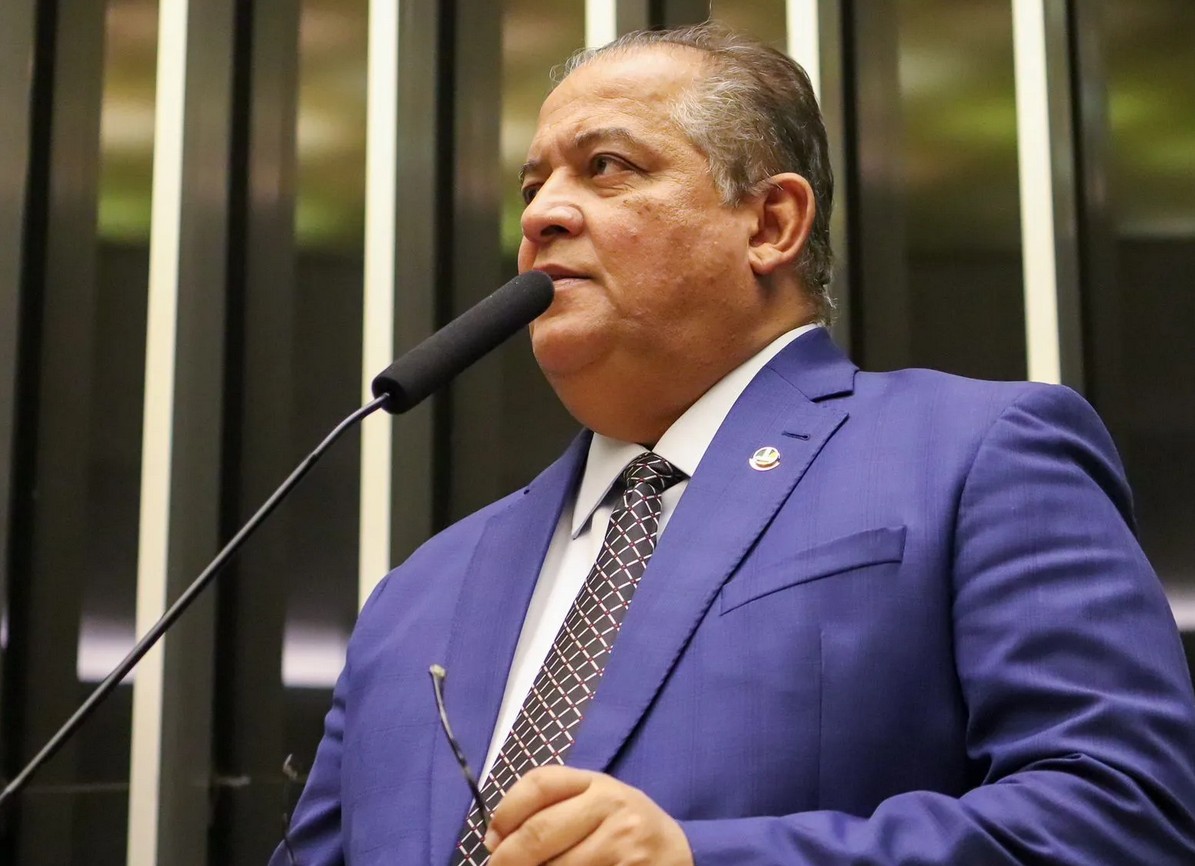 Eduardo Gomes é premiado no Congresso em Foco como destaque em apoio ao Comércio, Indústria e Serviços