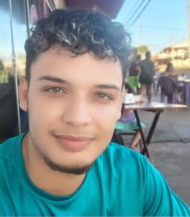 Jovem morre após atingir poste em Palmas; família diz que ele voltava do trabalho